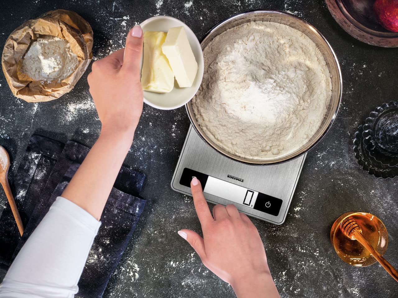 Soehnle Page Profi 200, digitale Küchenwaage silber aus Edelstahl, Gewicht bis zu 15 kg (1-g-genau), Haushaltswaage mit patentierter Sensor-Touch-Funktion, elektronische Waage inkl. Batterien